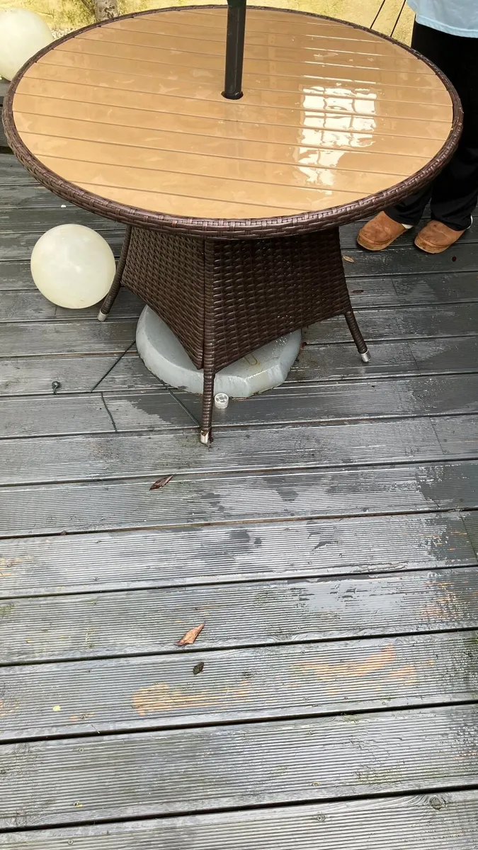 Roound Rattan Garden Table and chairs - Image 2