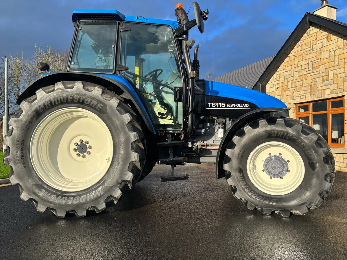 New Holland TS 115 - Image 1