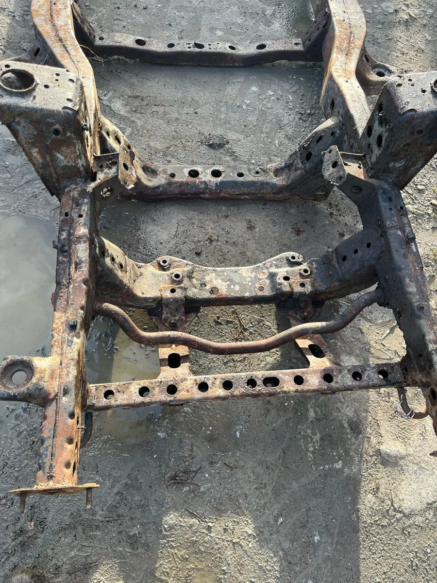 2010 Hilux chassis - Image 4