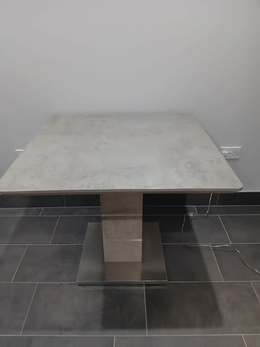 DINING ROOM TABLE - Image 2