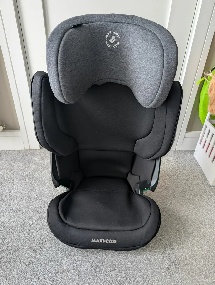Childrens car seat - Image 1