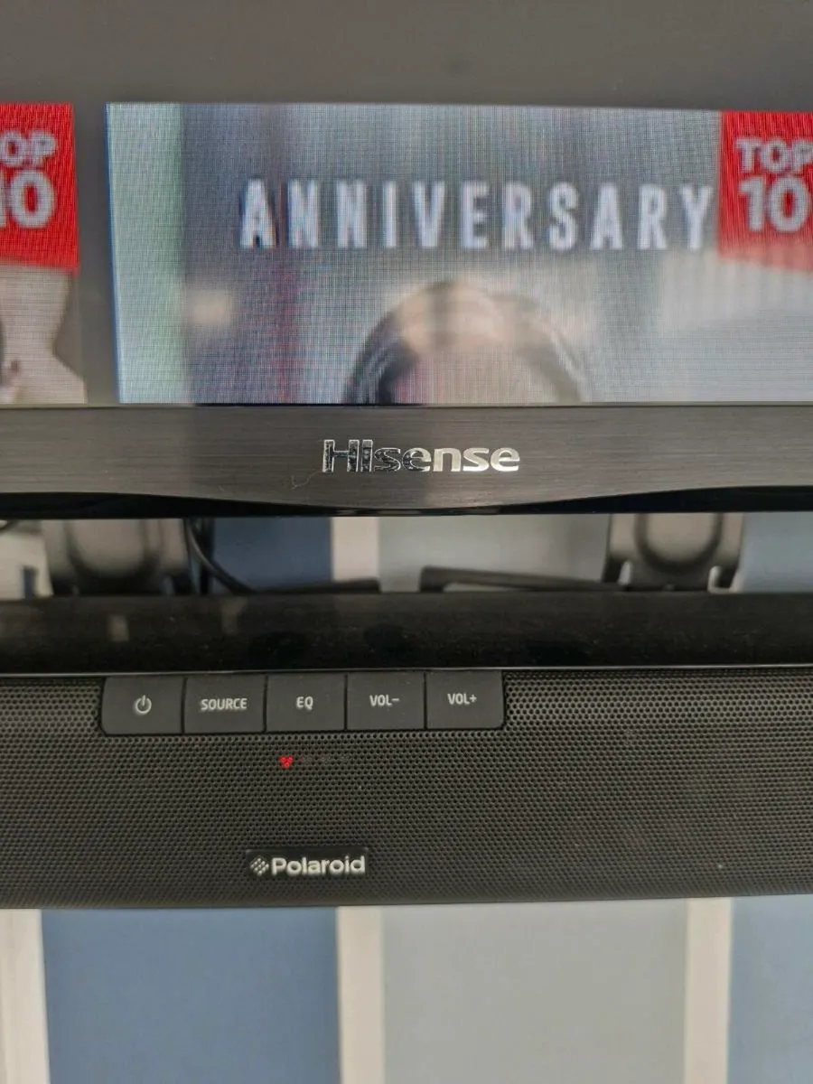 50 inch 4k Ultra HD Smart tv, sound bar and wall b - Image 3