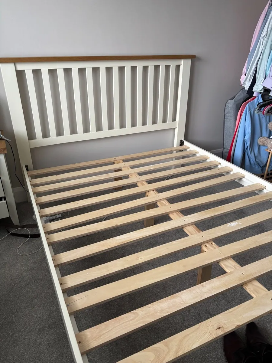 Bed frame - Image 1