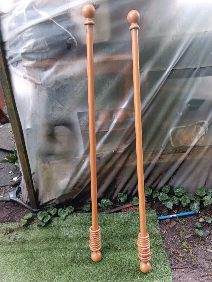 2 new pine 4ft curtain poles 2 for 10 - Image 1