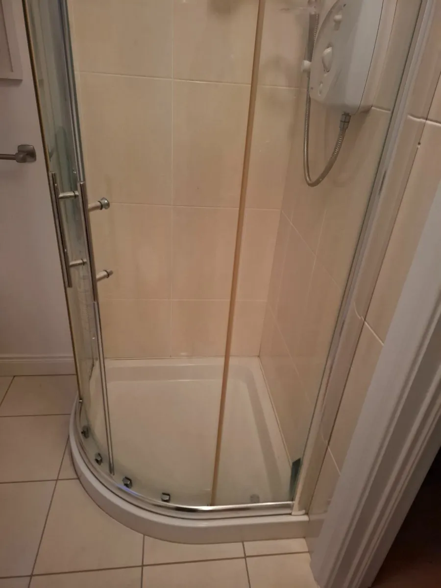 Bathroom set - toilet, shower and sink - Image 1