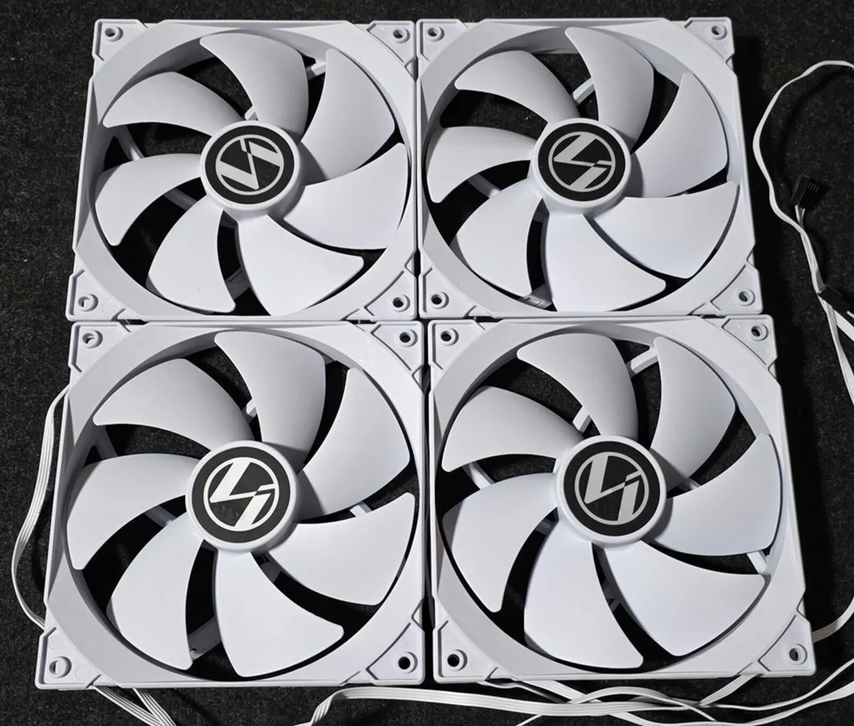 4 x Lian Li 140mm PWM White FANs - Image 1