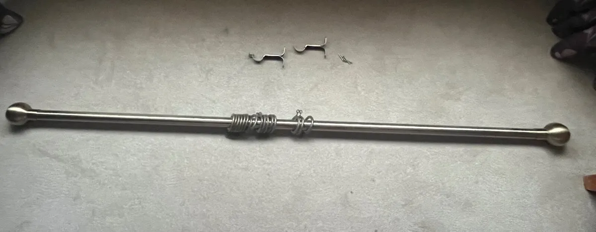 Brass effect curtain pole 6ft - Image 1