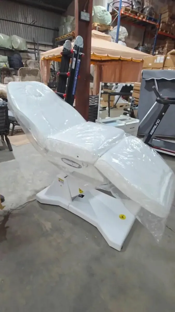 Electric Beauty Bed 3 Motor With Remote brand new - Image 4