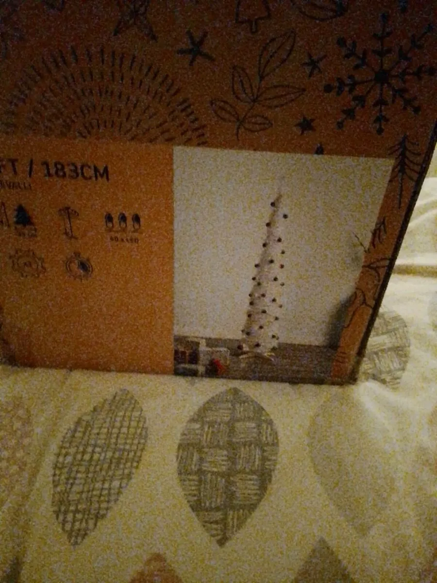 Plug in Pre lit  stand up Christmas tree artificul - Image 3