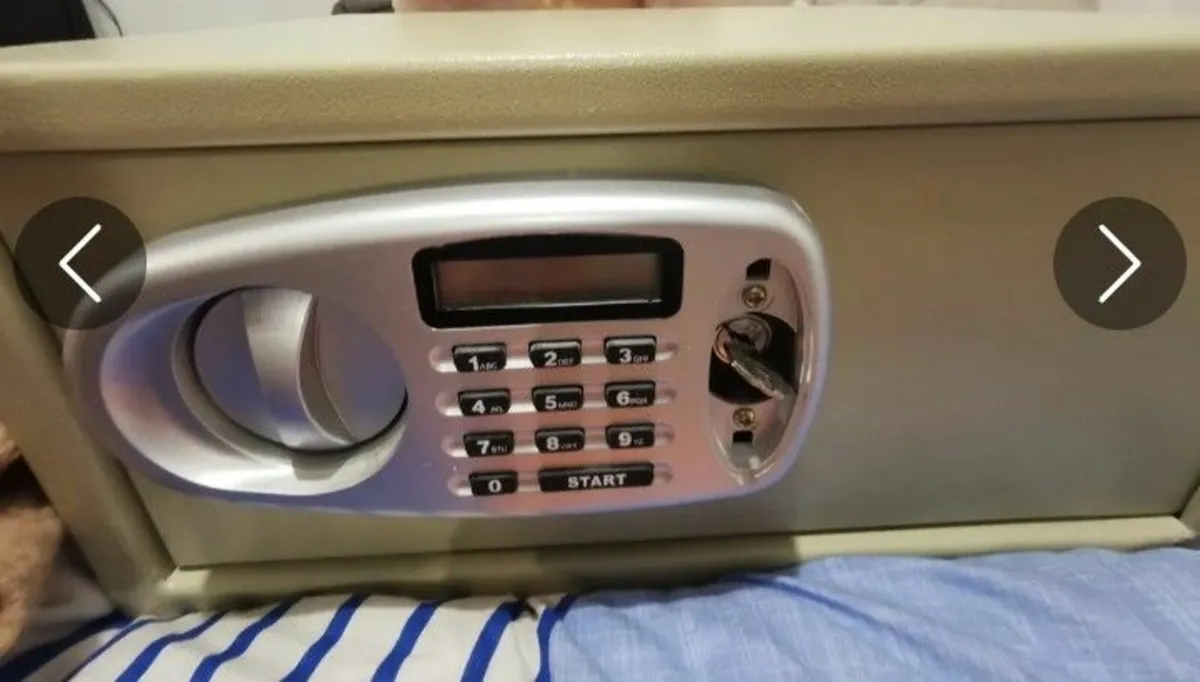 Quality Electronic Roomy Digital Safe - Image 4