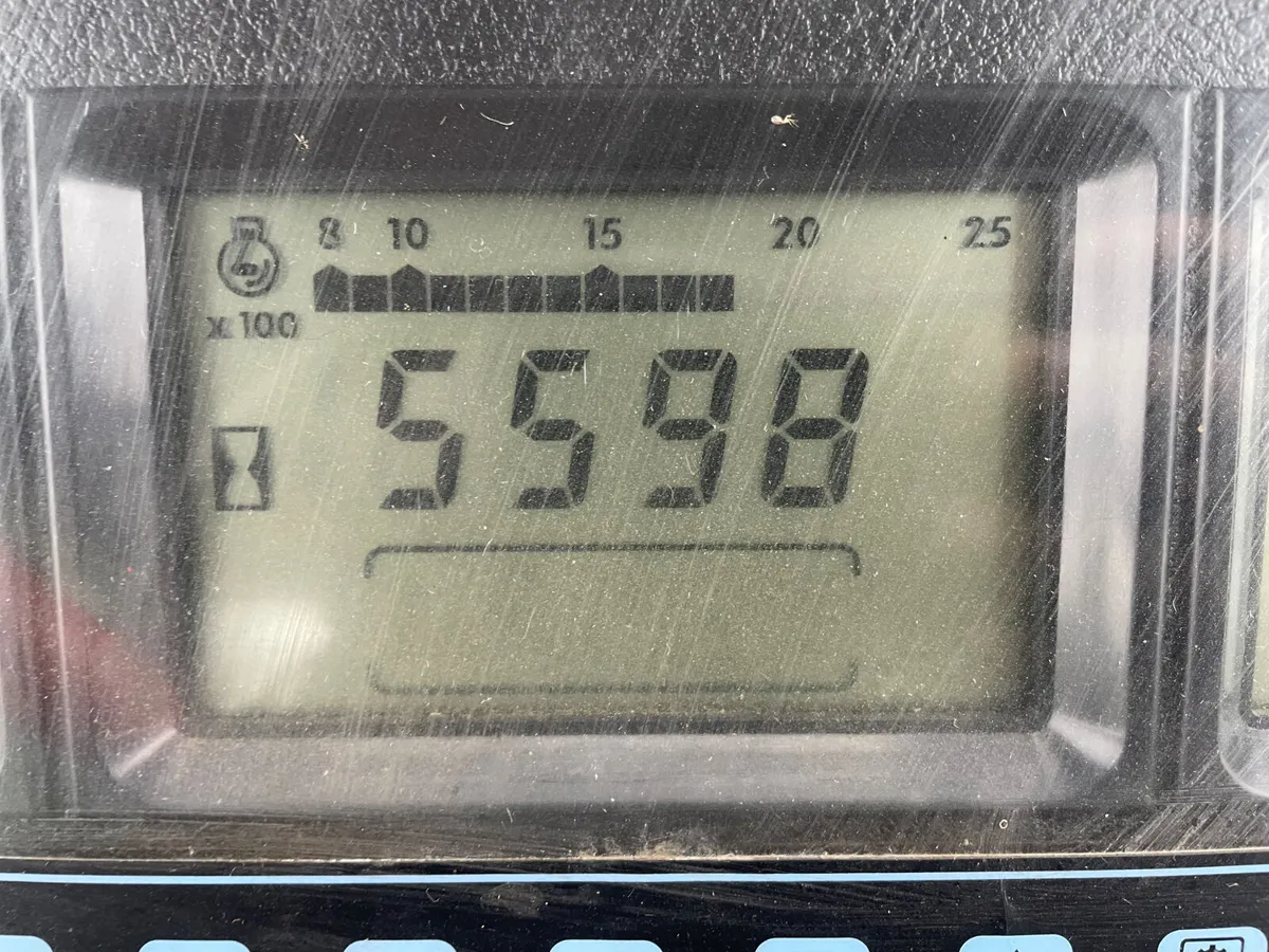 1999 New Holland 8360 - Image 2