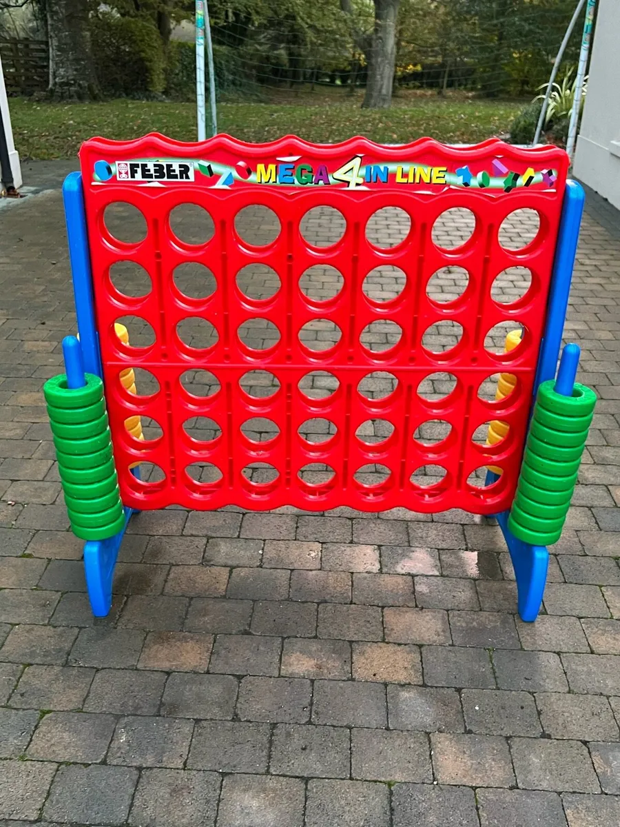 Feber 4 in Row Outdoor Game - Image 1