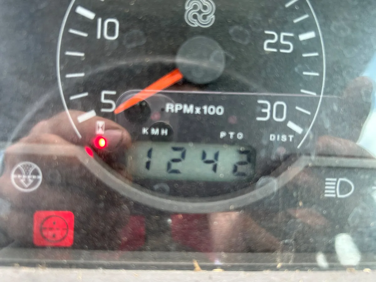 2007 Lamborghini R3.95 with Loader - Image 4