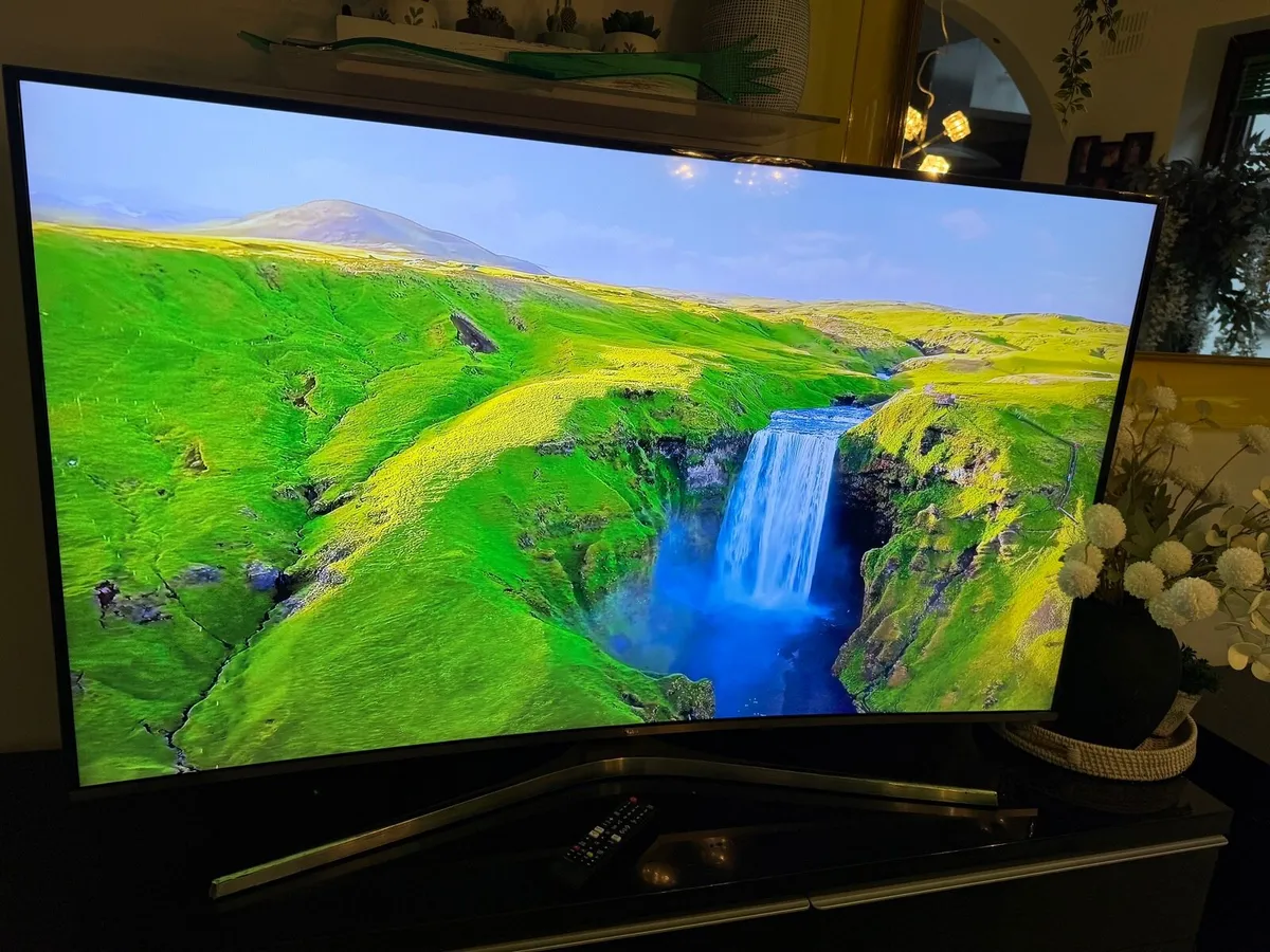 Samsung 55” 4K ULTRA HD TV - Image 1