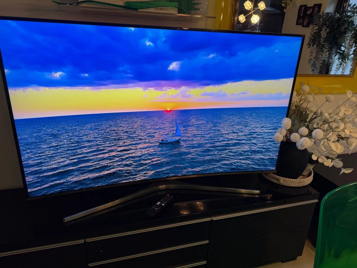 Samsung 55” 4K ULTRA HD TV - Image 3