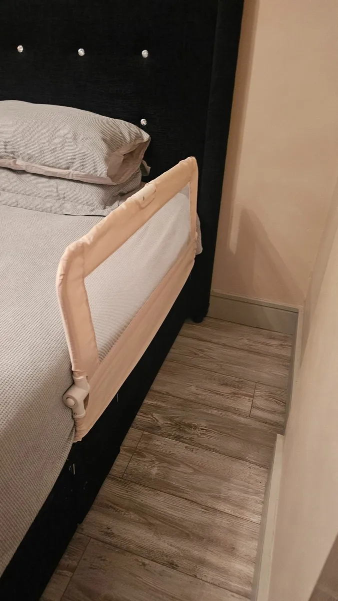 Bed safety rails
