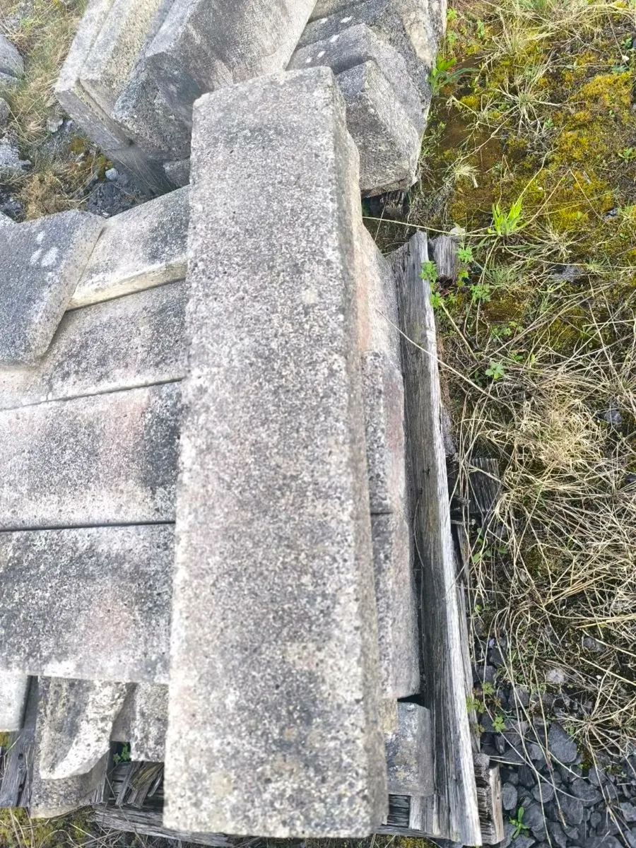 Concrete kerbs - Image 1