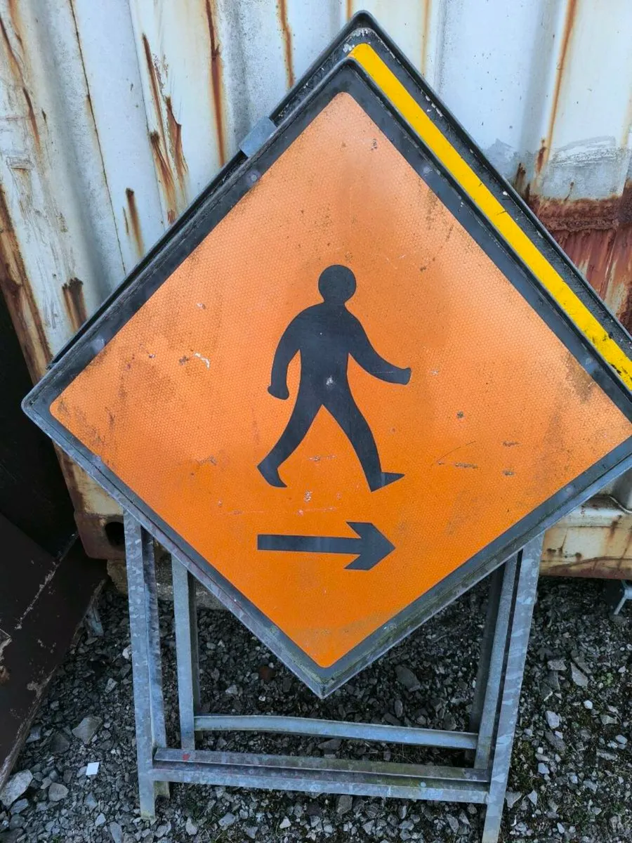 Steal road working signs - Image 1