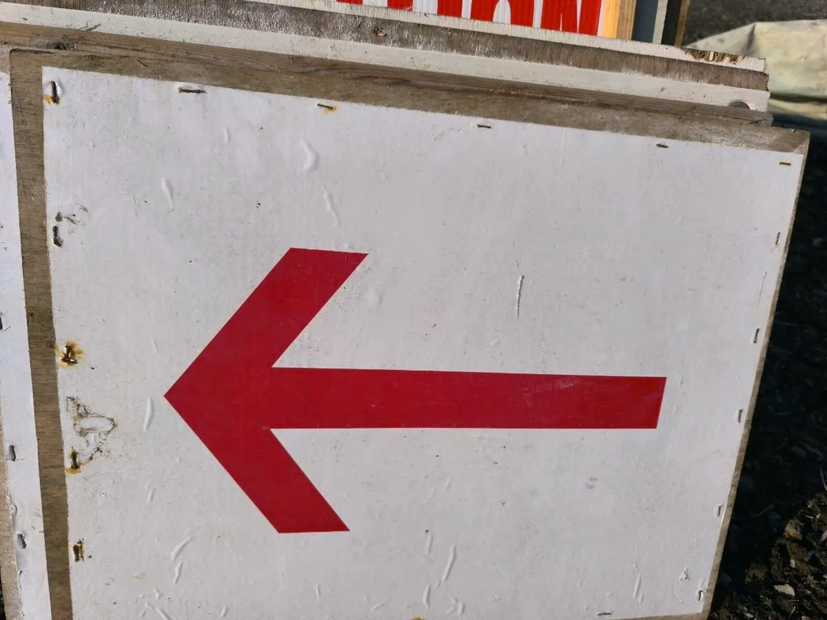 Site signs - Image 3