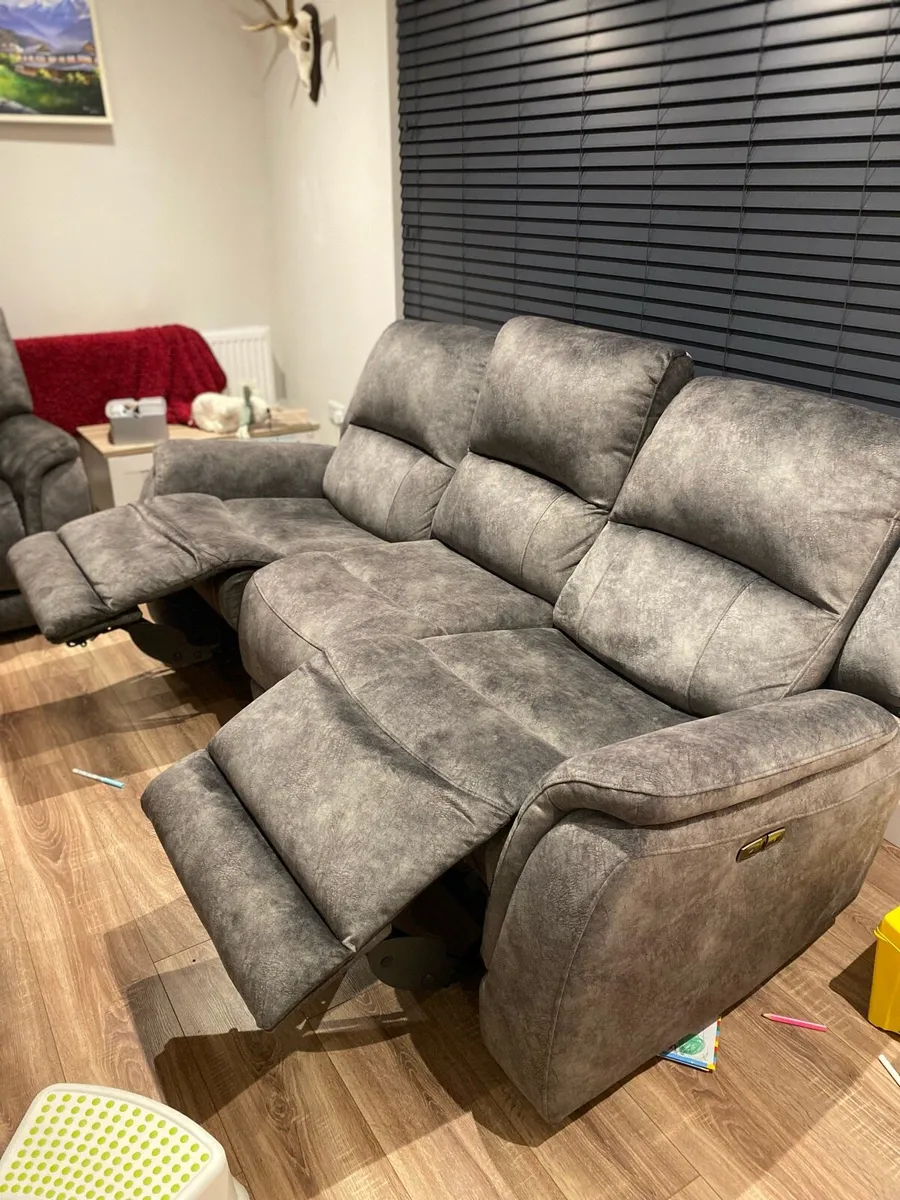 DFS ‘Dylan’ Recliner Sofa 3+2 Seater Set - Image 1