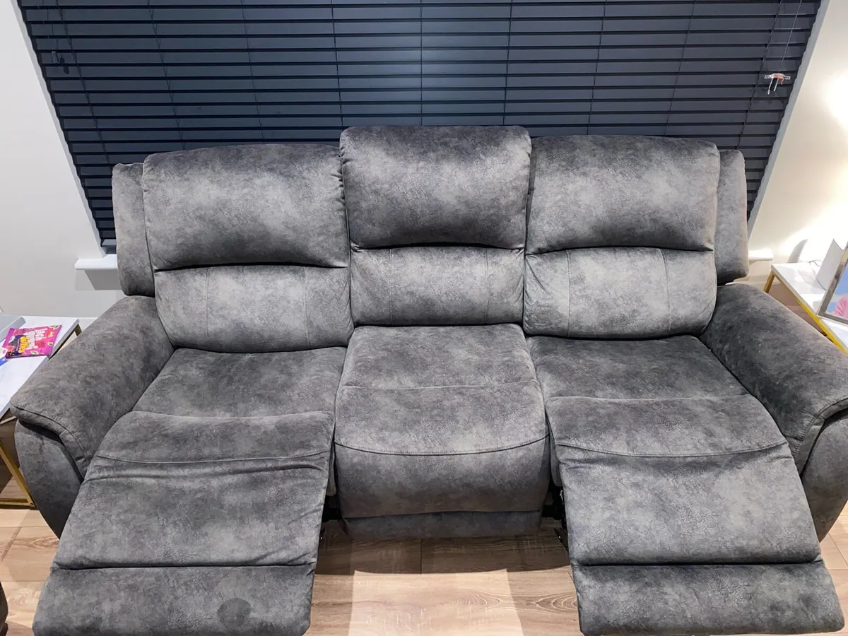 DFS ‘Dylan’ Recliner Sofa 3+2 Seater Set - Image 4