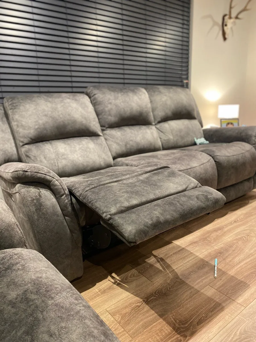 DFS ‘Dylan’ Recliner Sofa 3+2 Seater Set - Image 3