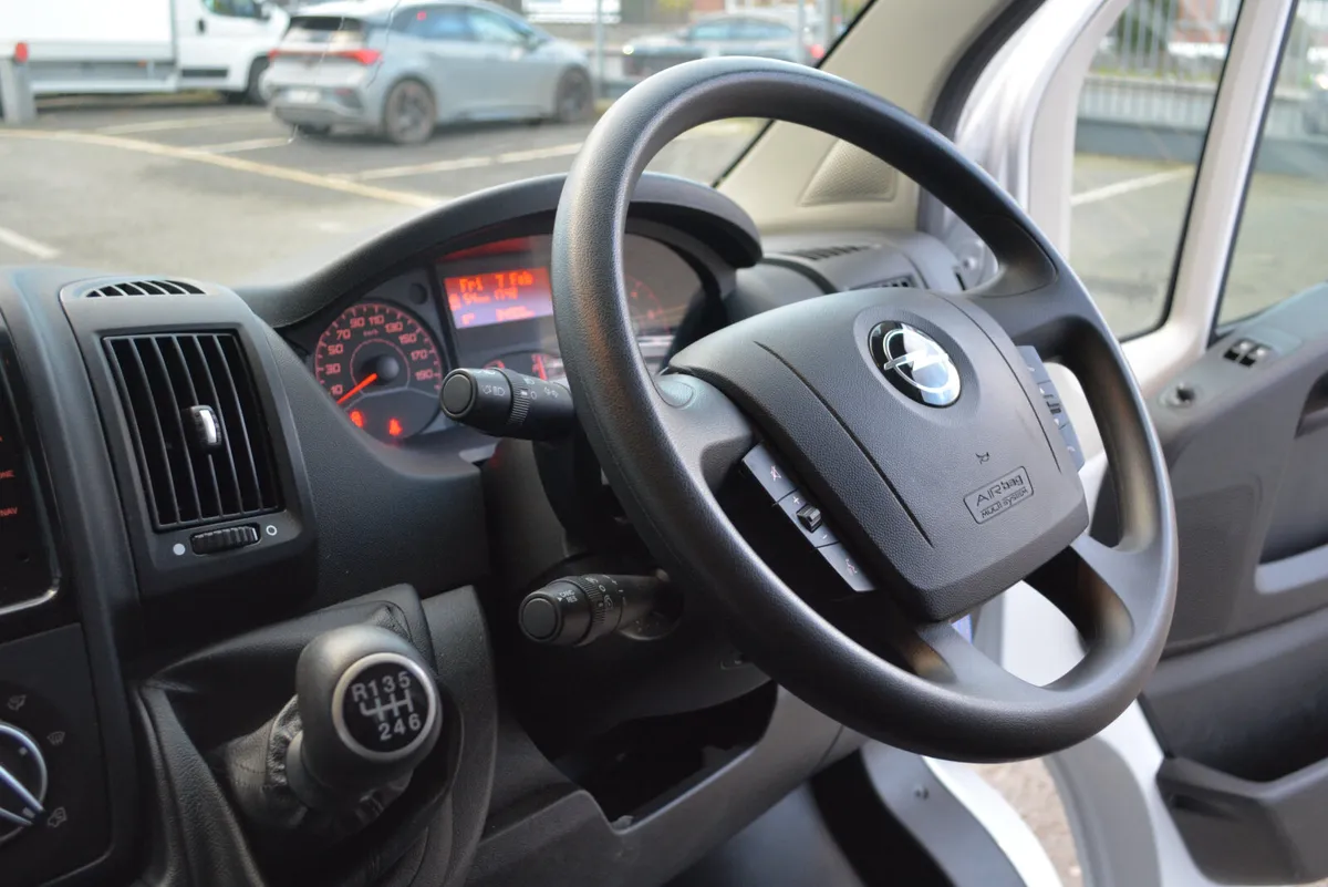 Opel Movano Low Floor BIG Volume Luton - Image 4