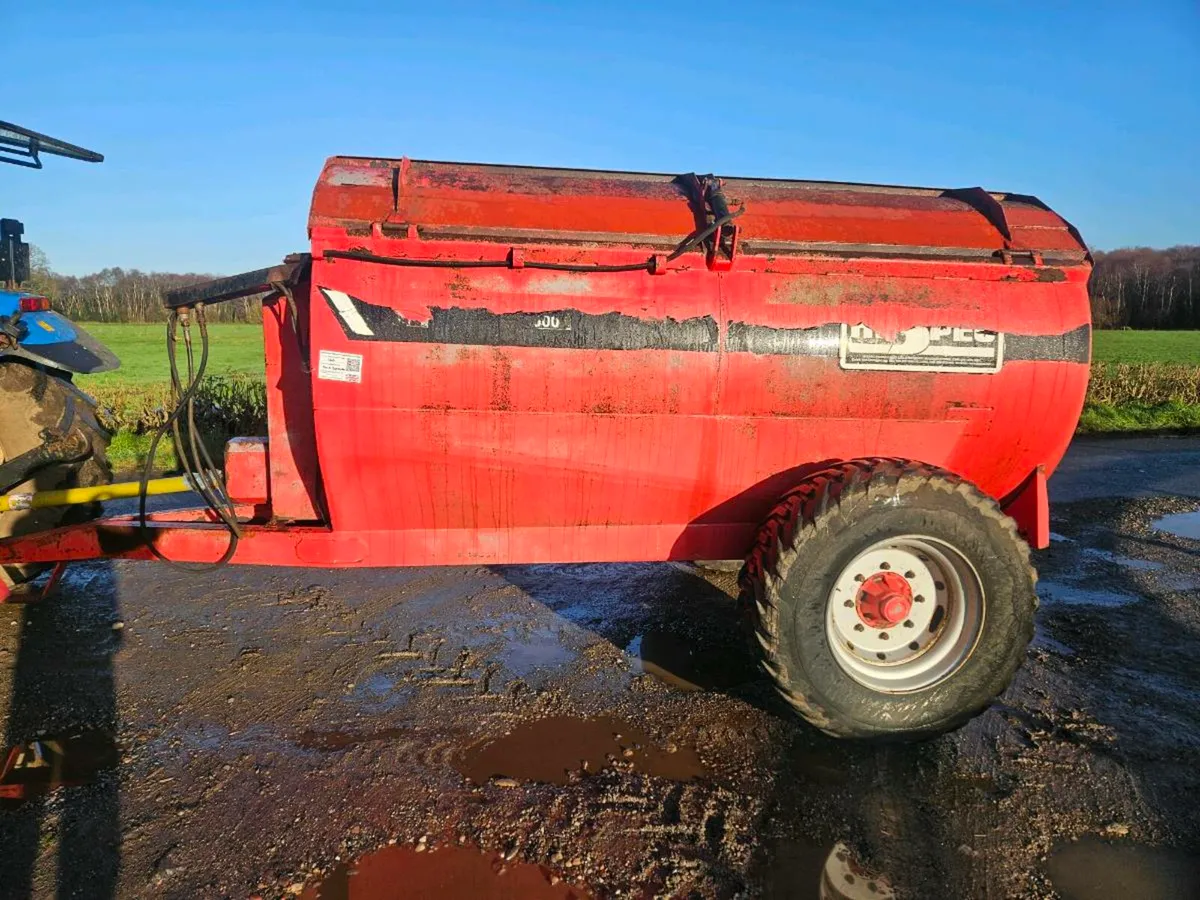 Dung spreader - Image 1