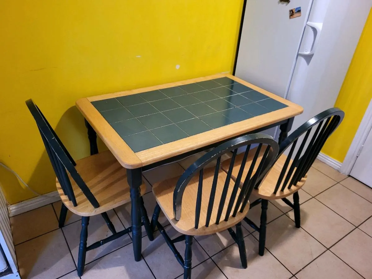 Small kitchen table with 4 chairs - Image 4
