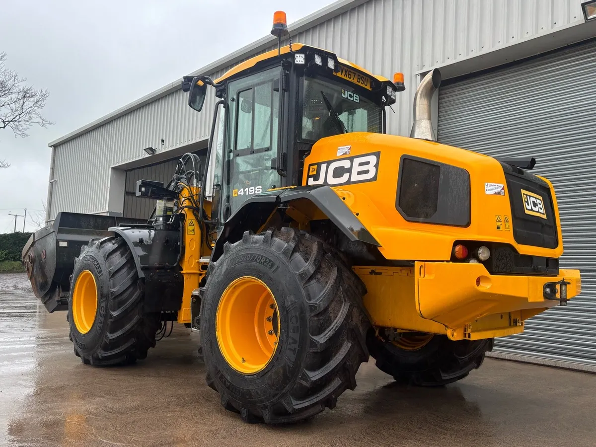 JCB 419S Loading Shove - Image 1