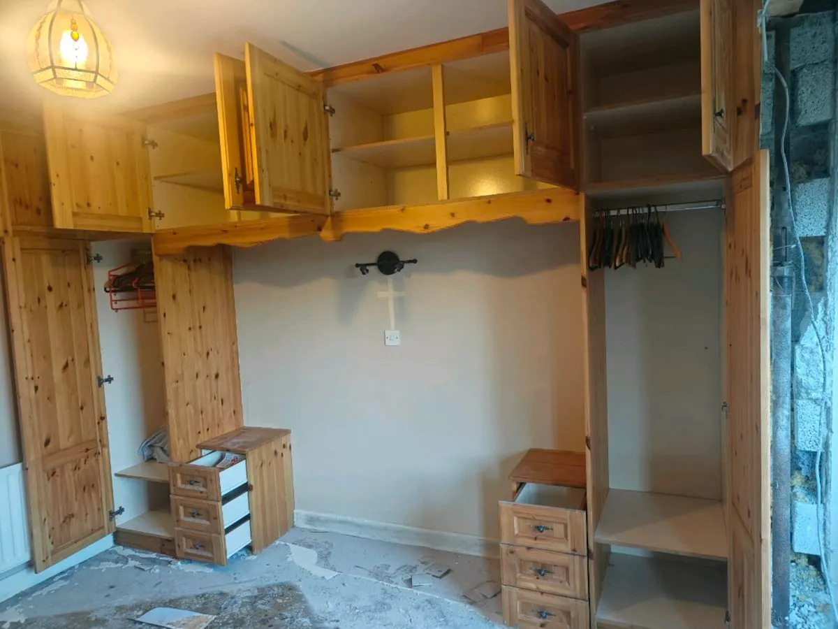 Bedroom and sitting room set - Image 2