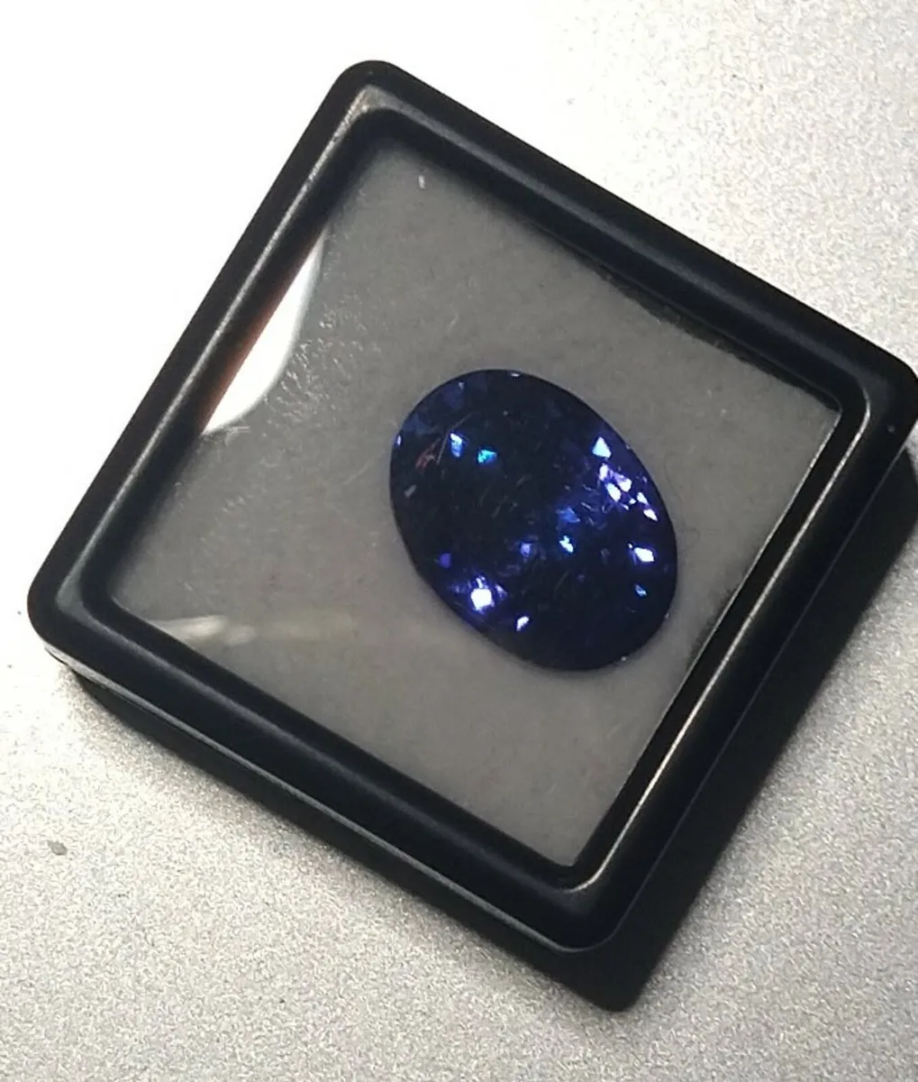 10.4ct Natural Tanzanite Gemstone , Certified , Ey - Image 1