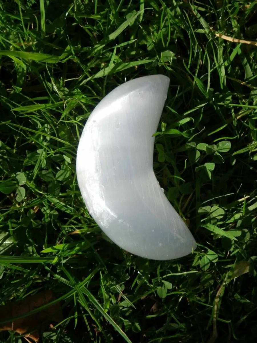 Selenite moon, crystals, Collectables - Image 1