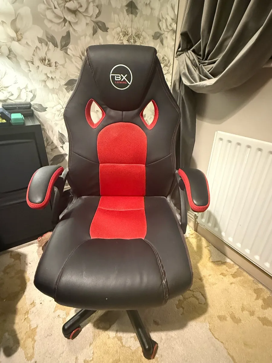 Gaming chair - Image 1