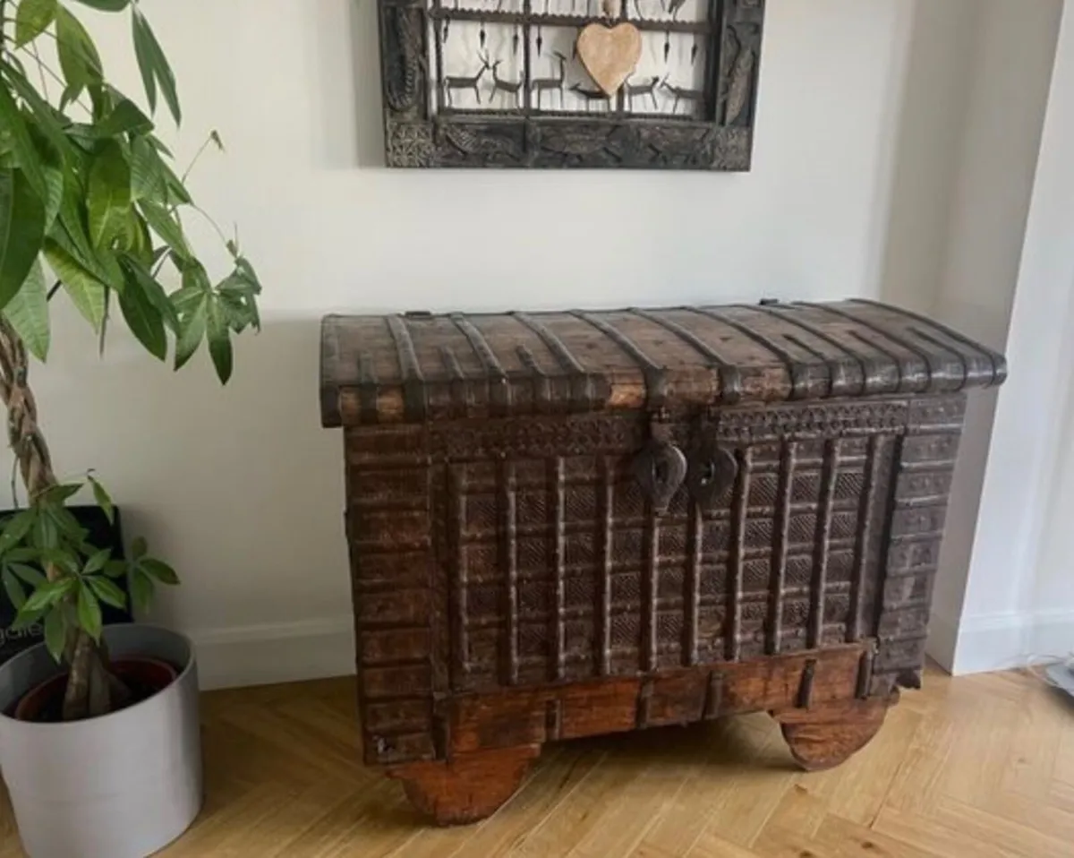 Antique chest - Image 1
