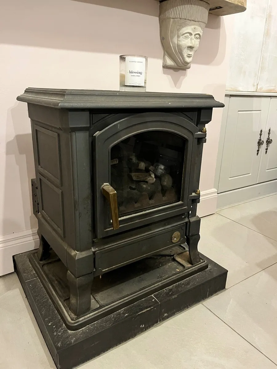 Cast Iron Stove- full working order - Image 1