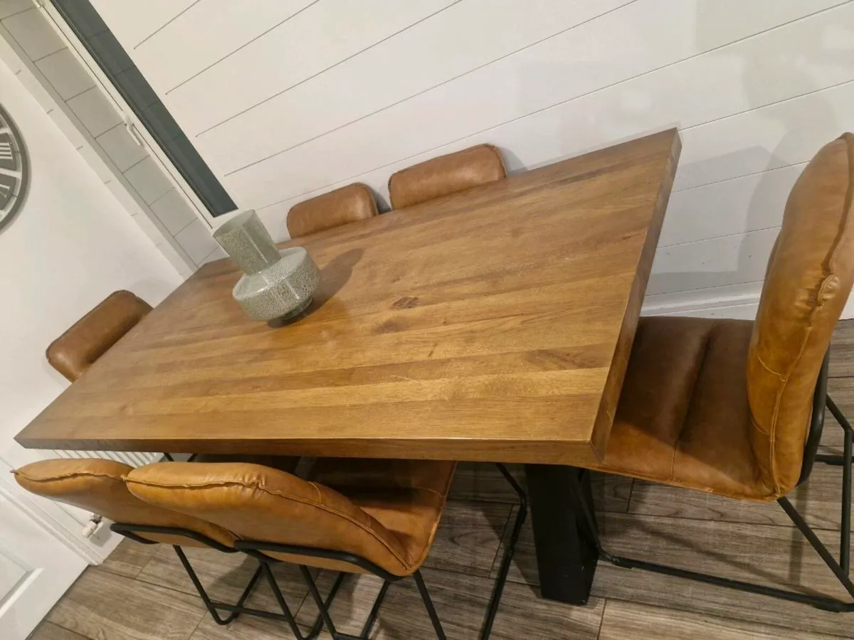 Kitchen Dining table + 6 chairs - Image 1