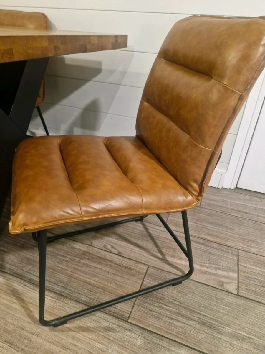 Kitchen Dining table + 6 chairs - Image 3