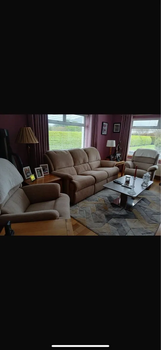 Three piece Suite - Image 1