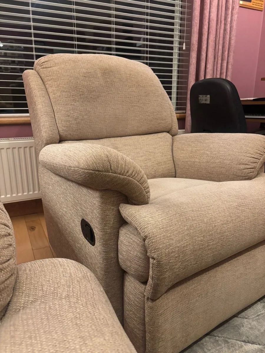 Three piece Suite - Image 4