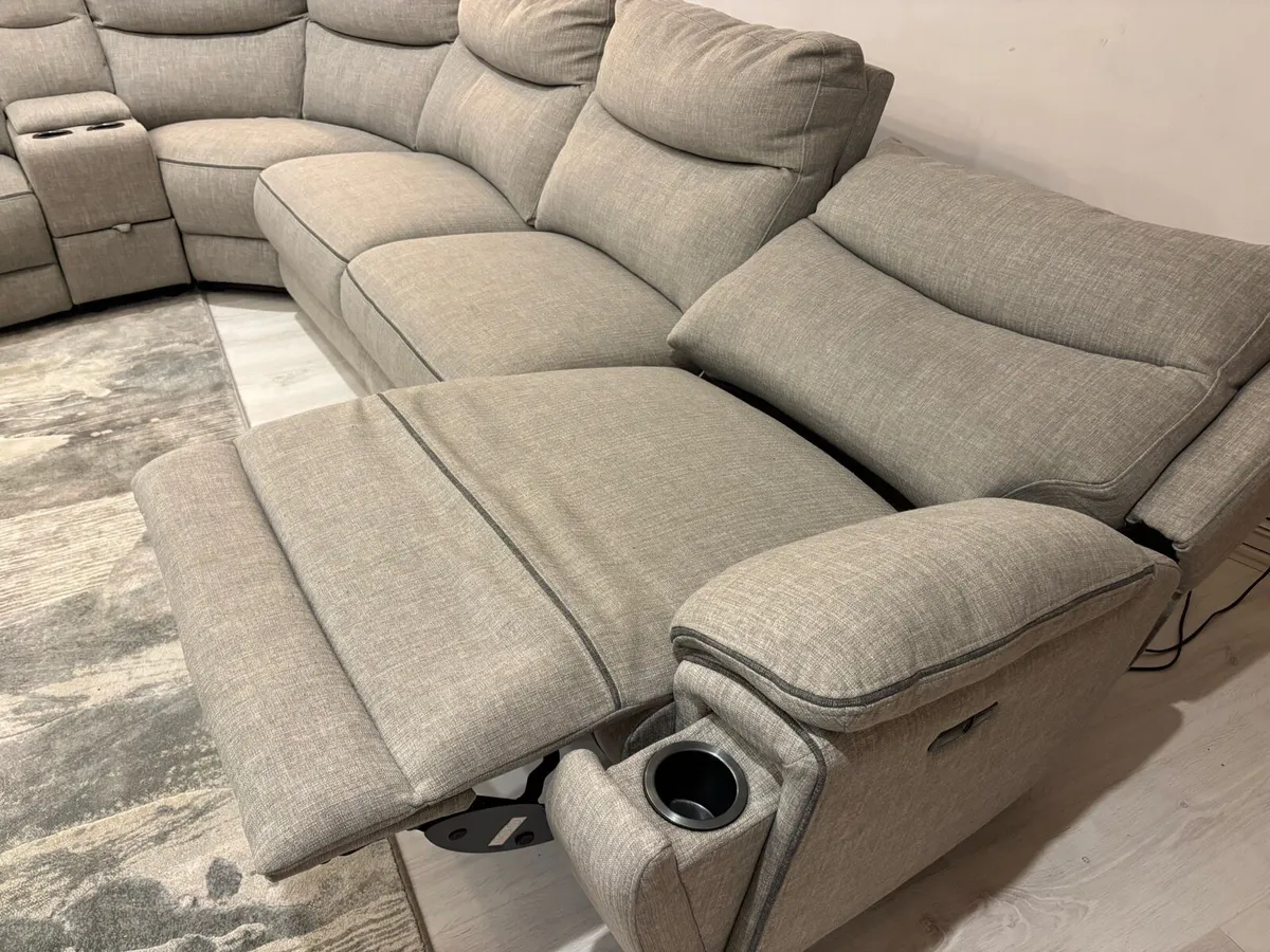 Corner Sofa in excellent condition - Image 2
