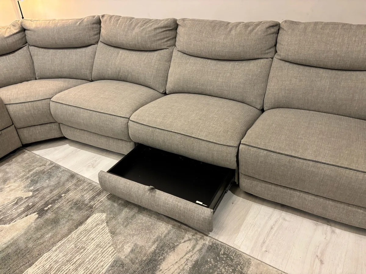 Corner Sofa in excellent condition - Image 3