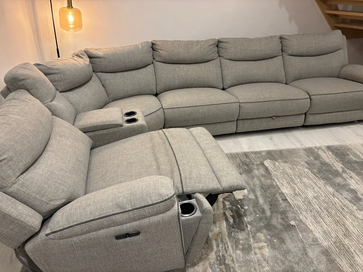 Corner Sofa in excellent condition - Image 4