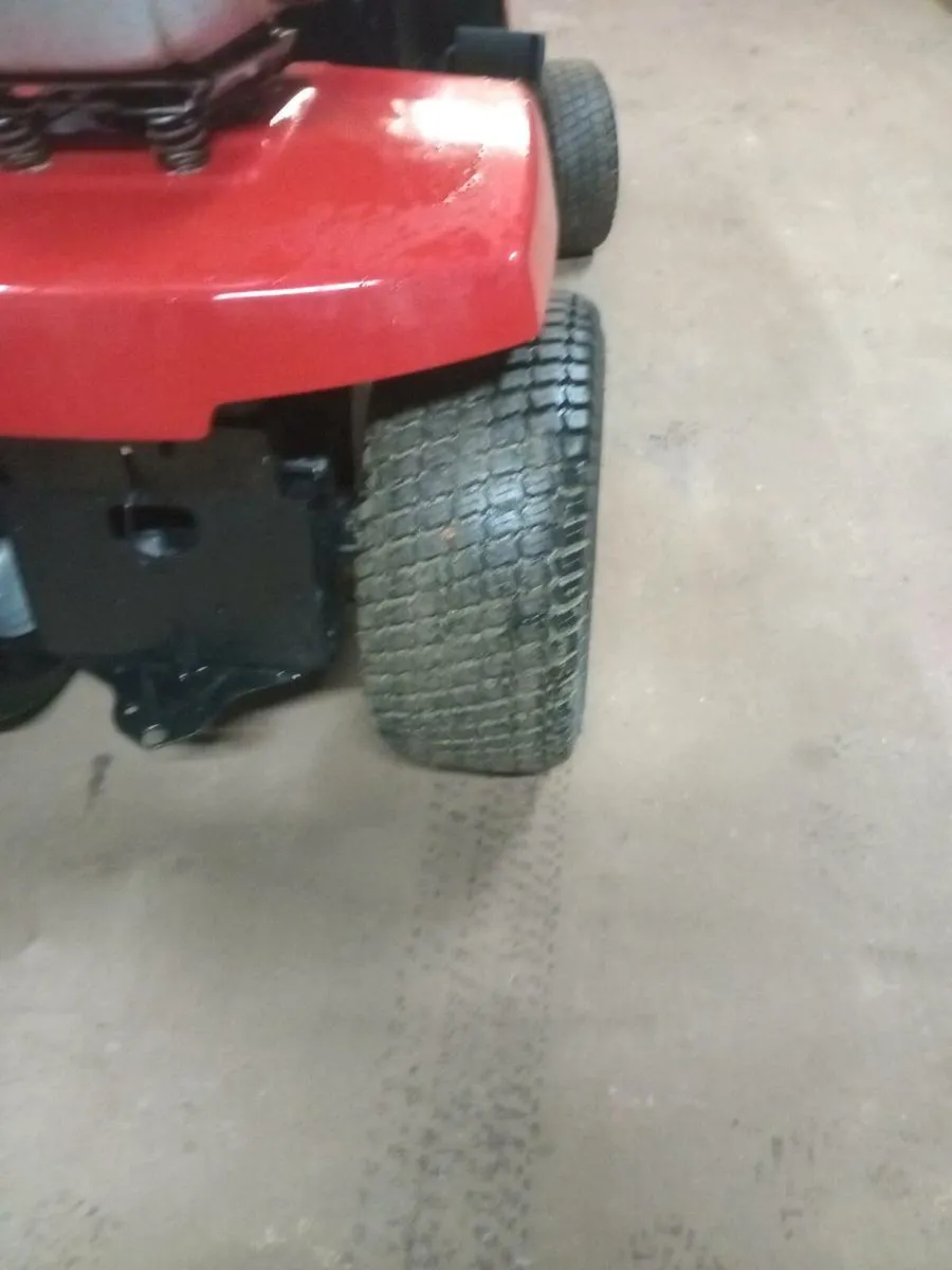 Case garden tractor - Image 3