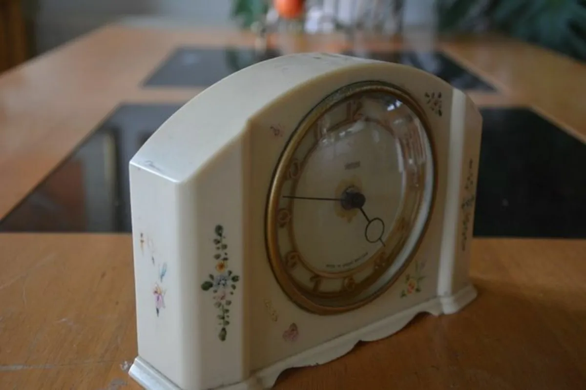 Vintage Smiths bakelite clock - Image 2