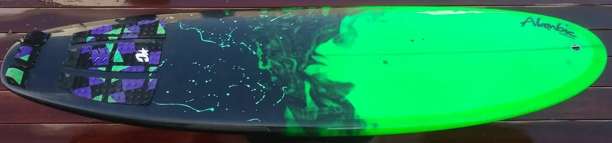 Mid length surfboard - Image 1