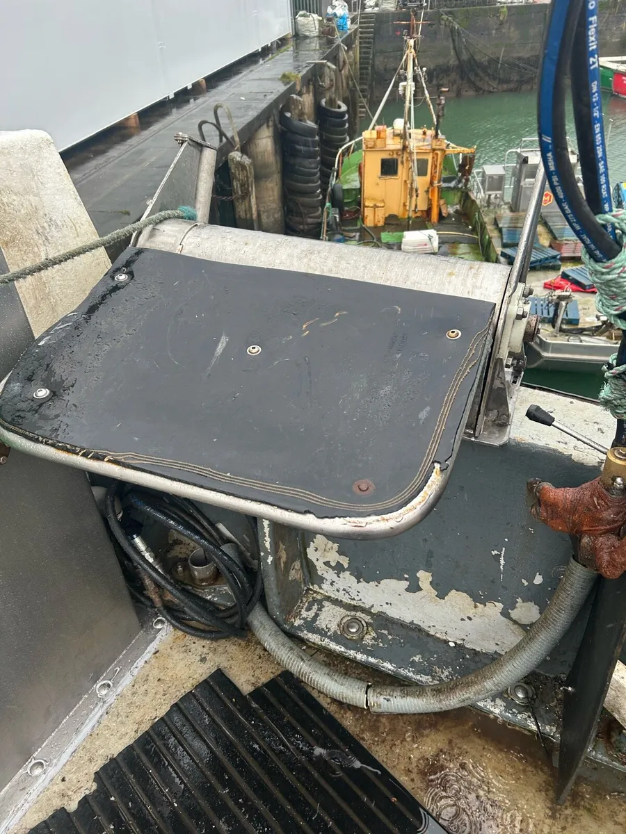 Gunnel roll pot - Image 2