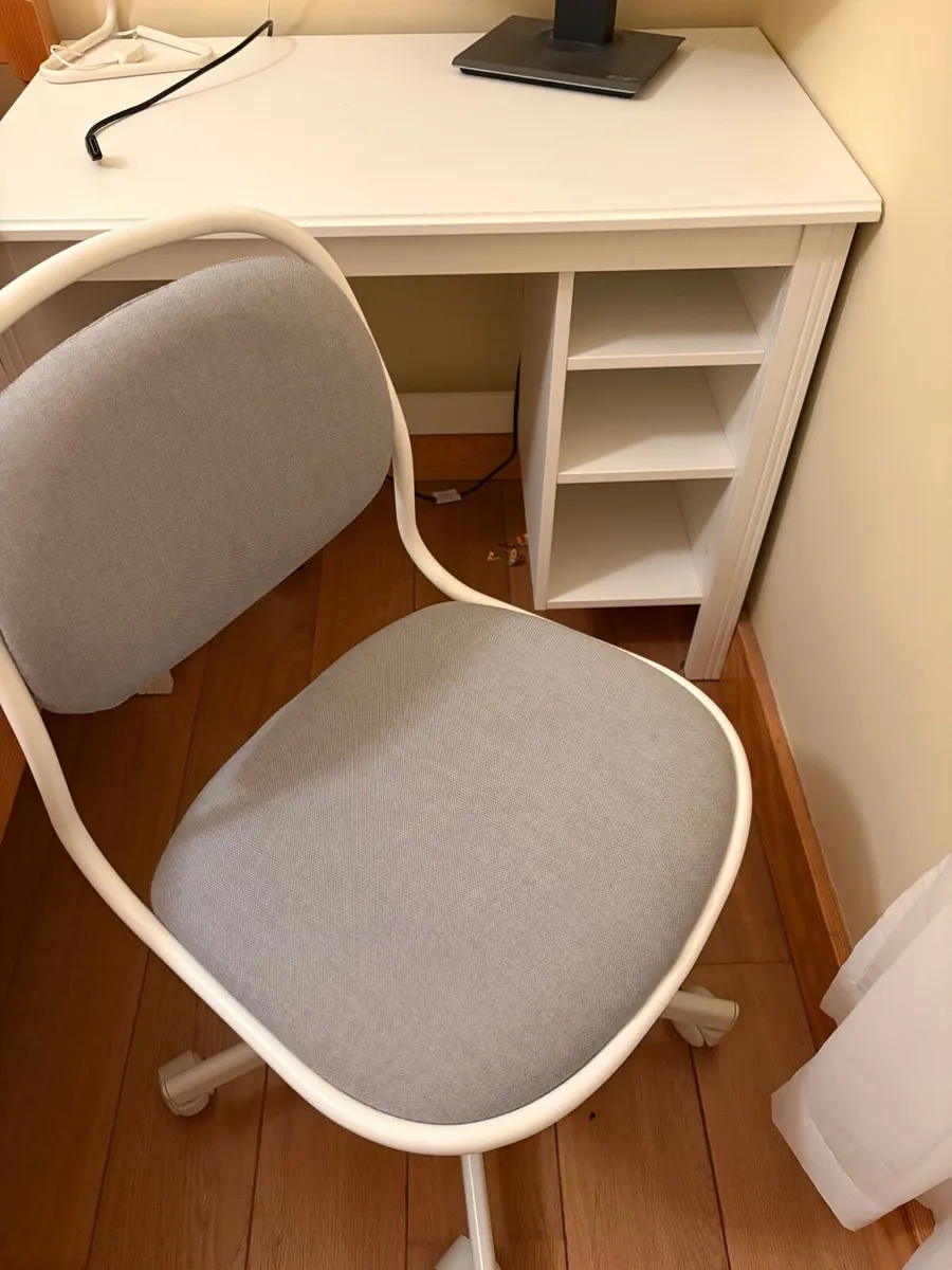 Desk and chair - Image 3