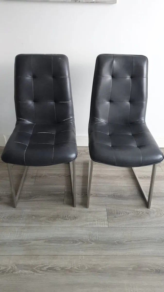 SET OF 4 BLACK DINING TABLE CHAIRS - Image 1