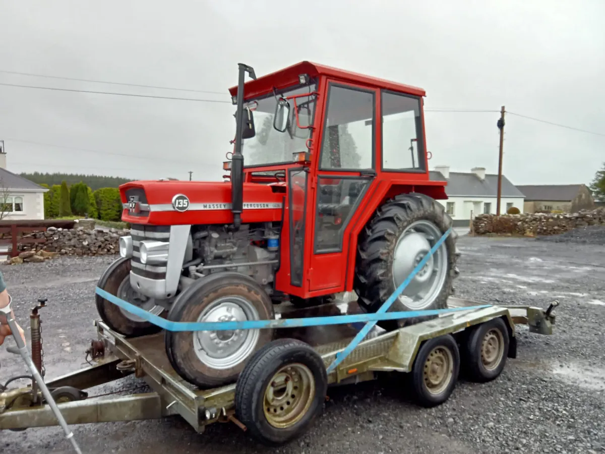 Cab  mf 135 35 - Image 1